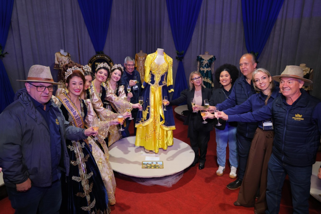 Exposição resgata trajes históricos das soberanas 